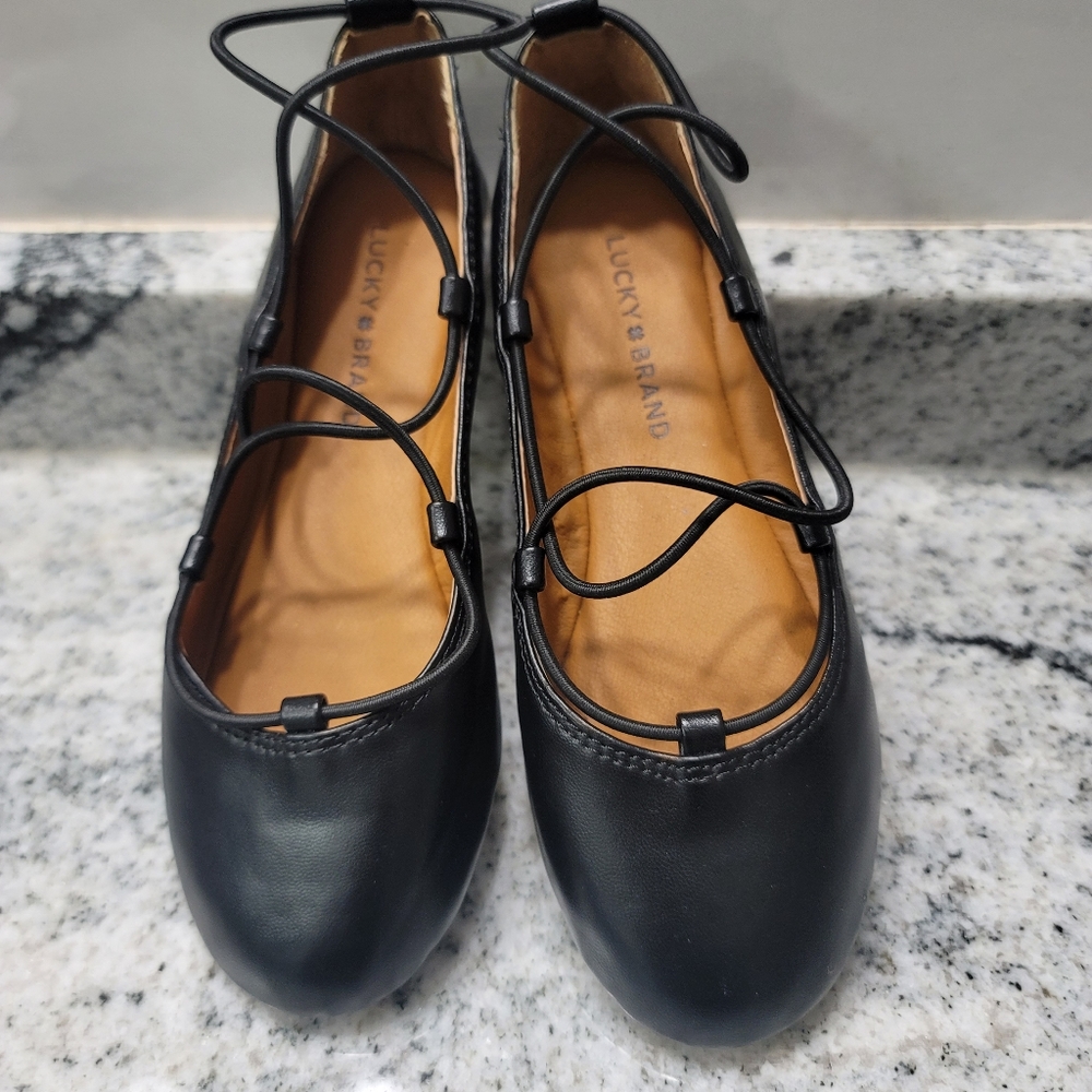 Lucky Brand Aviee black leather flat/Shoe - Picture 1 of 6